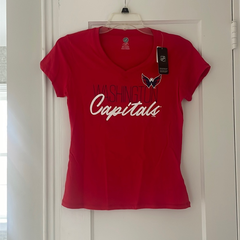 New Women’s Medium Washington Capitals T-shirt